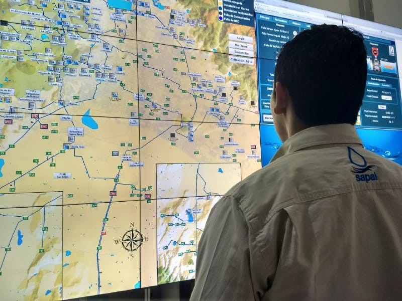 Escasea agua en colonias de León, Sapal niega desabasto