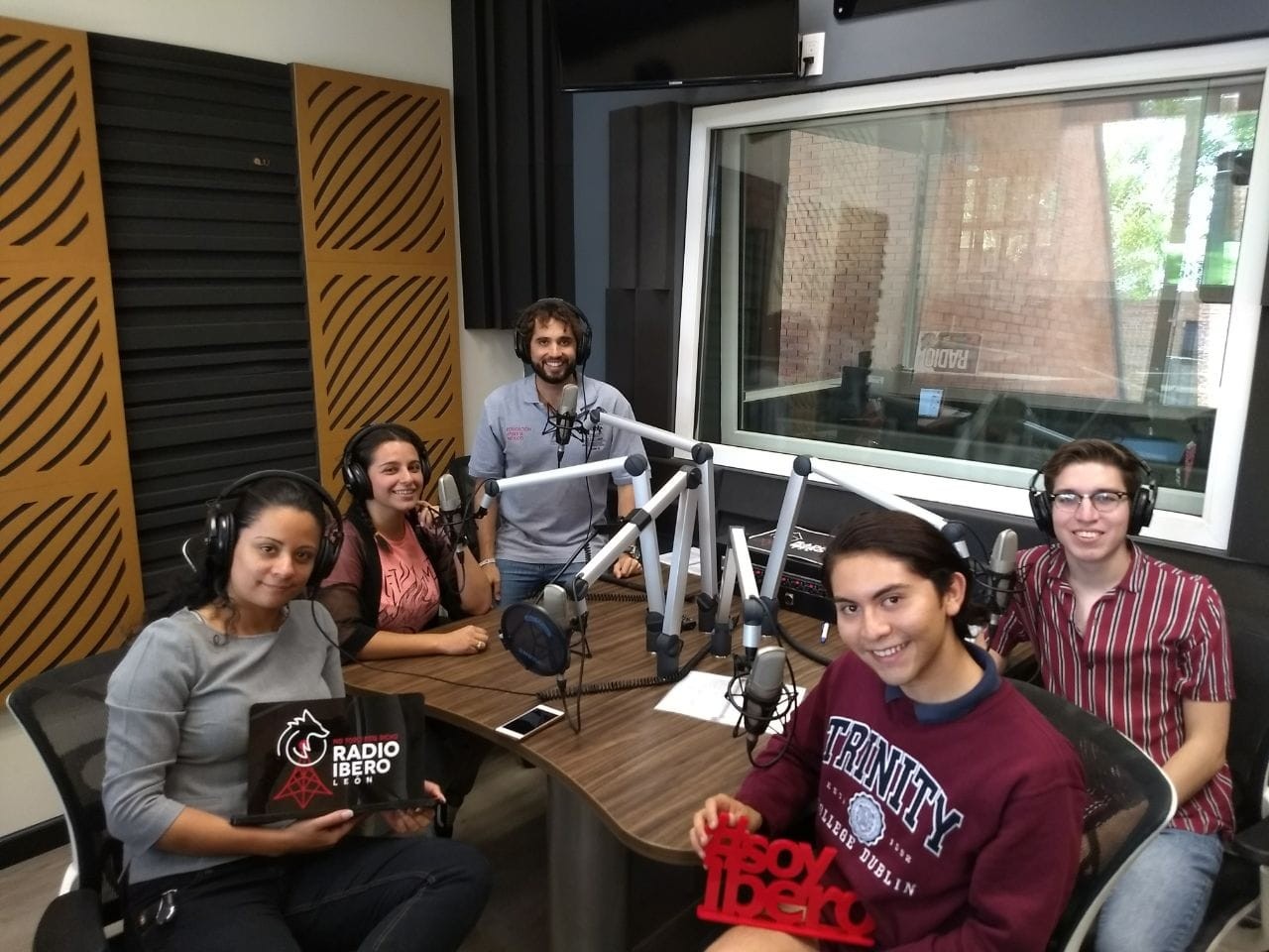 Se consolida Radio Ibero León con 18 programas