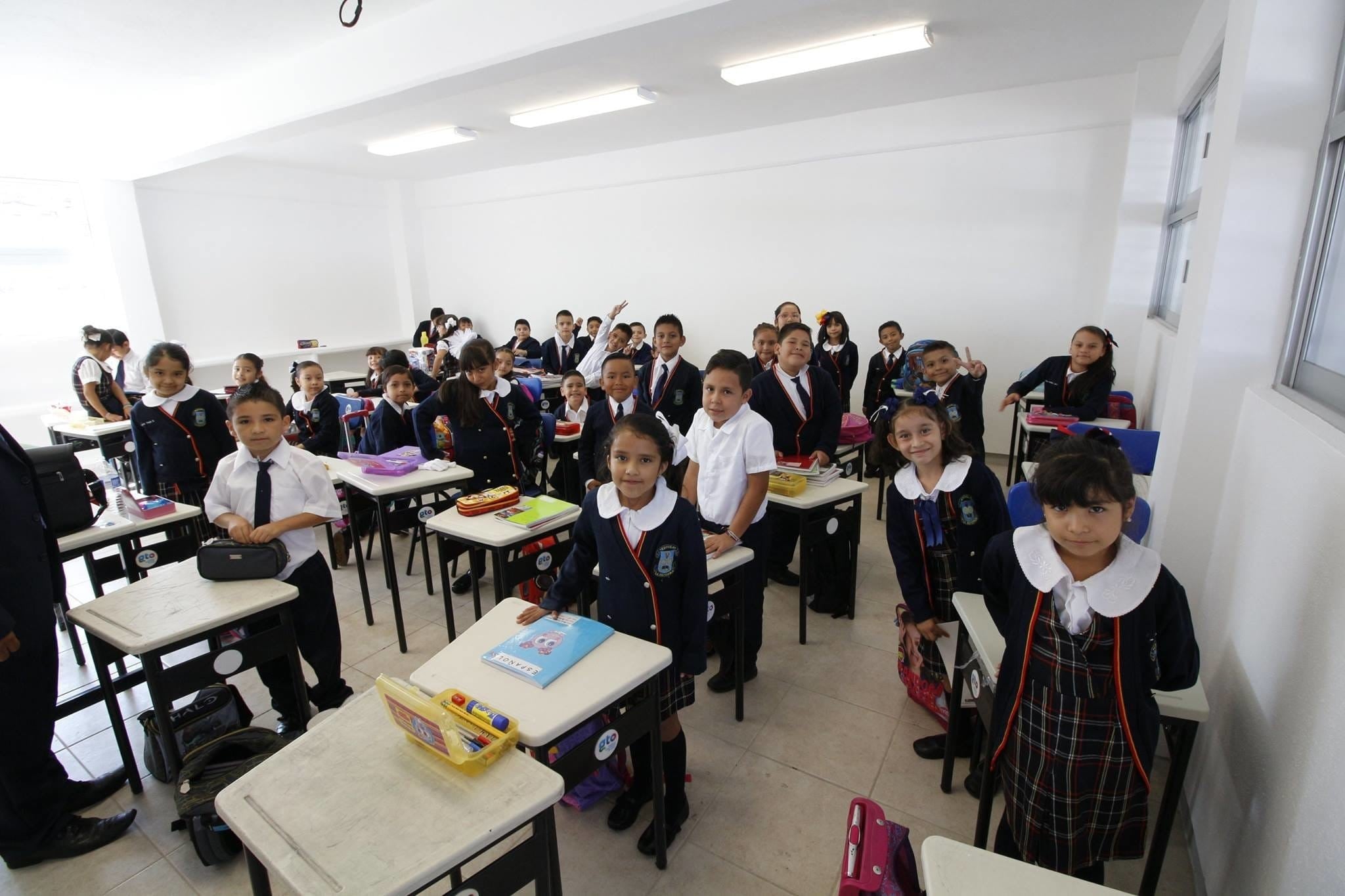 Retornan a la normalidad escuelas de León, 335 mil niños iniciaron el ciclo escolar