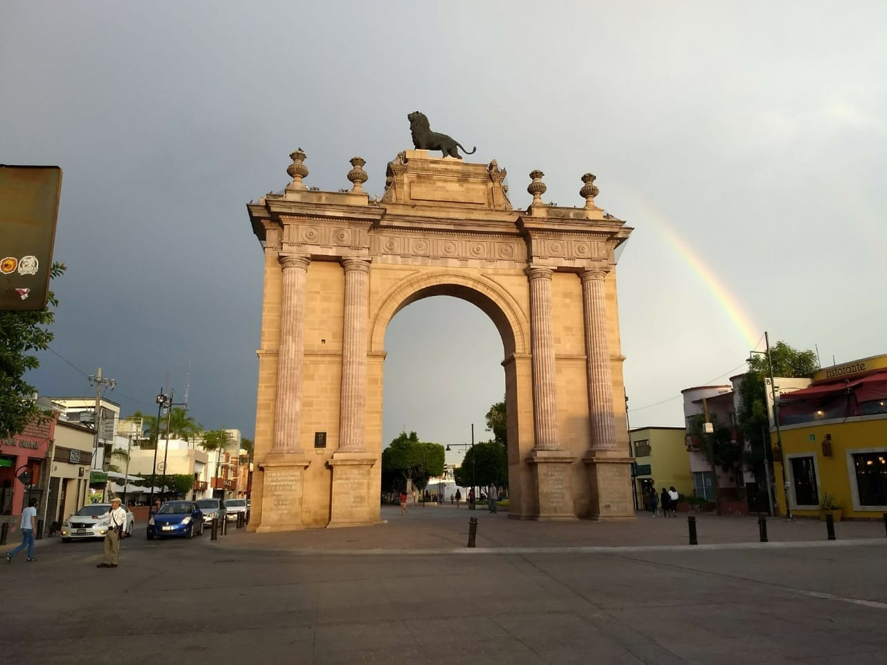  Atacan vandalismo de Calzada de León
