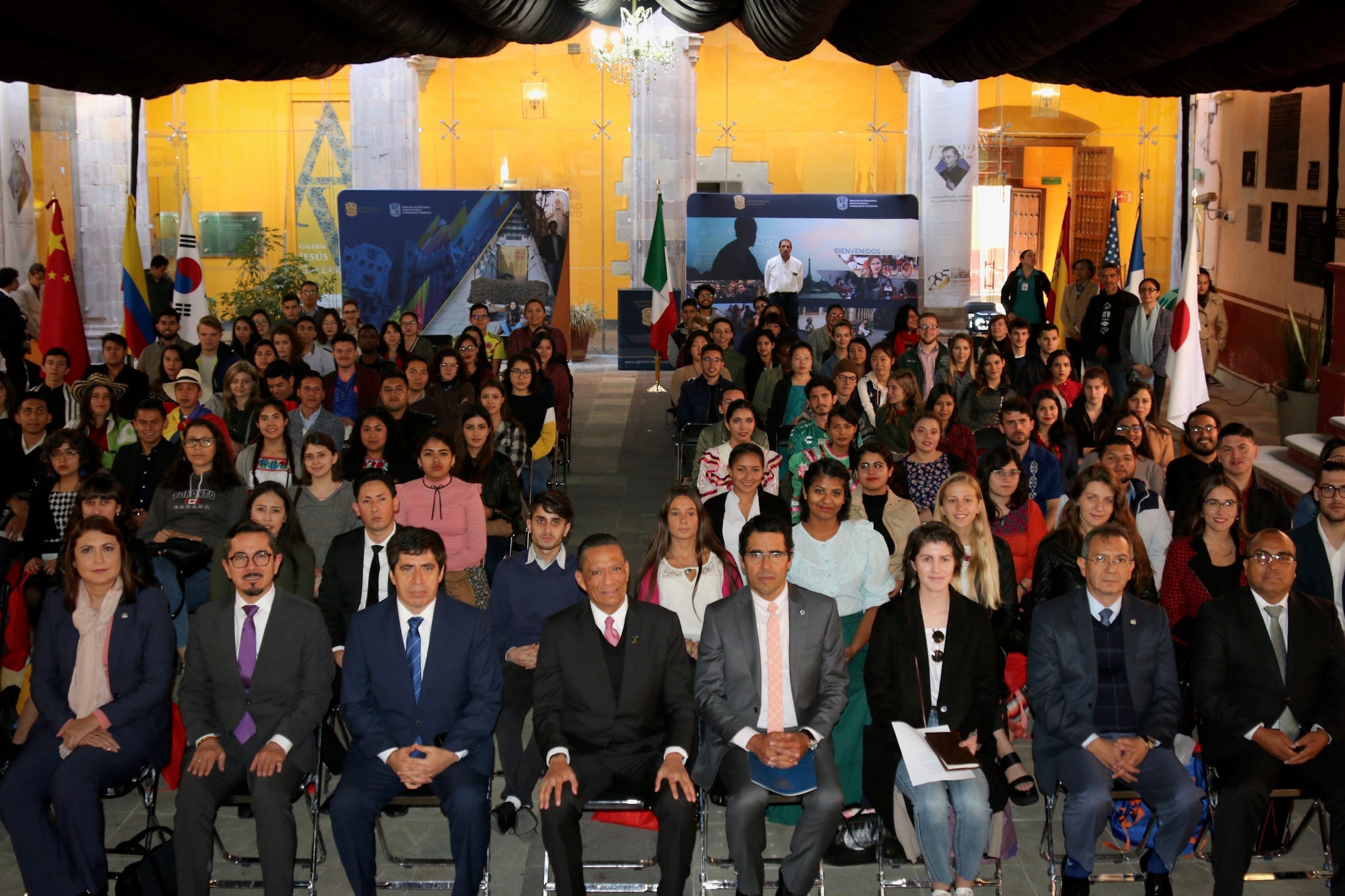 UG da bienvenida a 121 estudiantes de intercambio