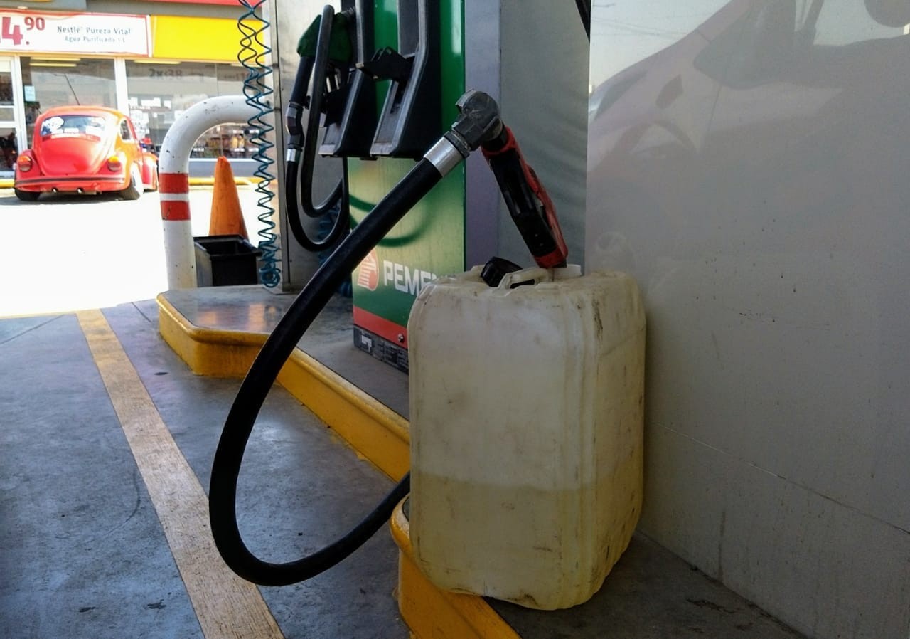 Prohíben en León venta de gasolina en bidones 