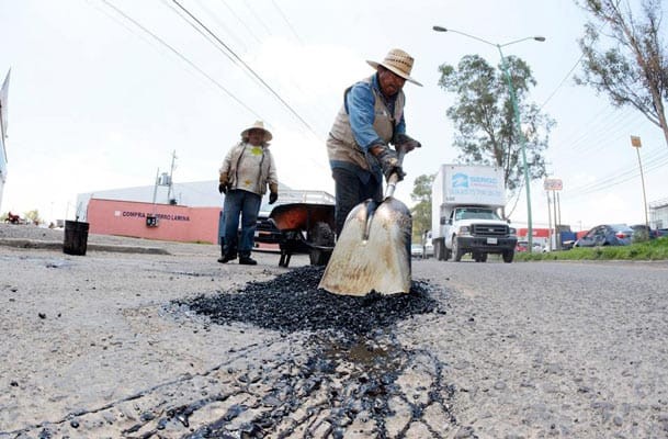 Reportan 50 baches por mes en León