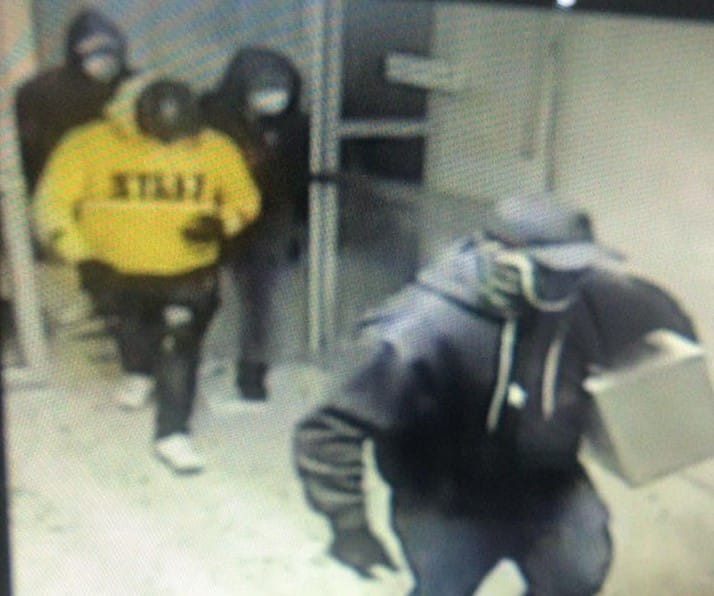 Grupo armado roba al interior de hospital en plena Zona Centro de León