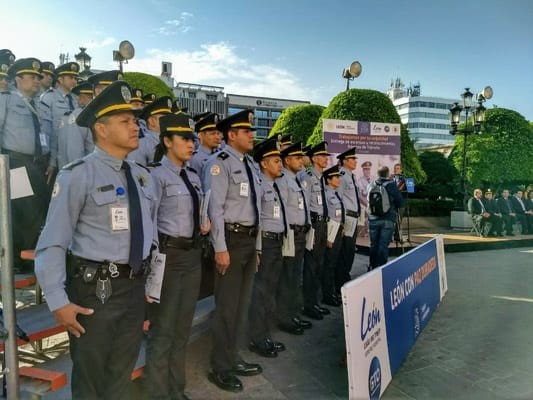 Condecoran a elementos de Tránsito de León