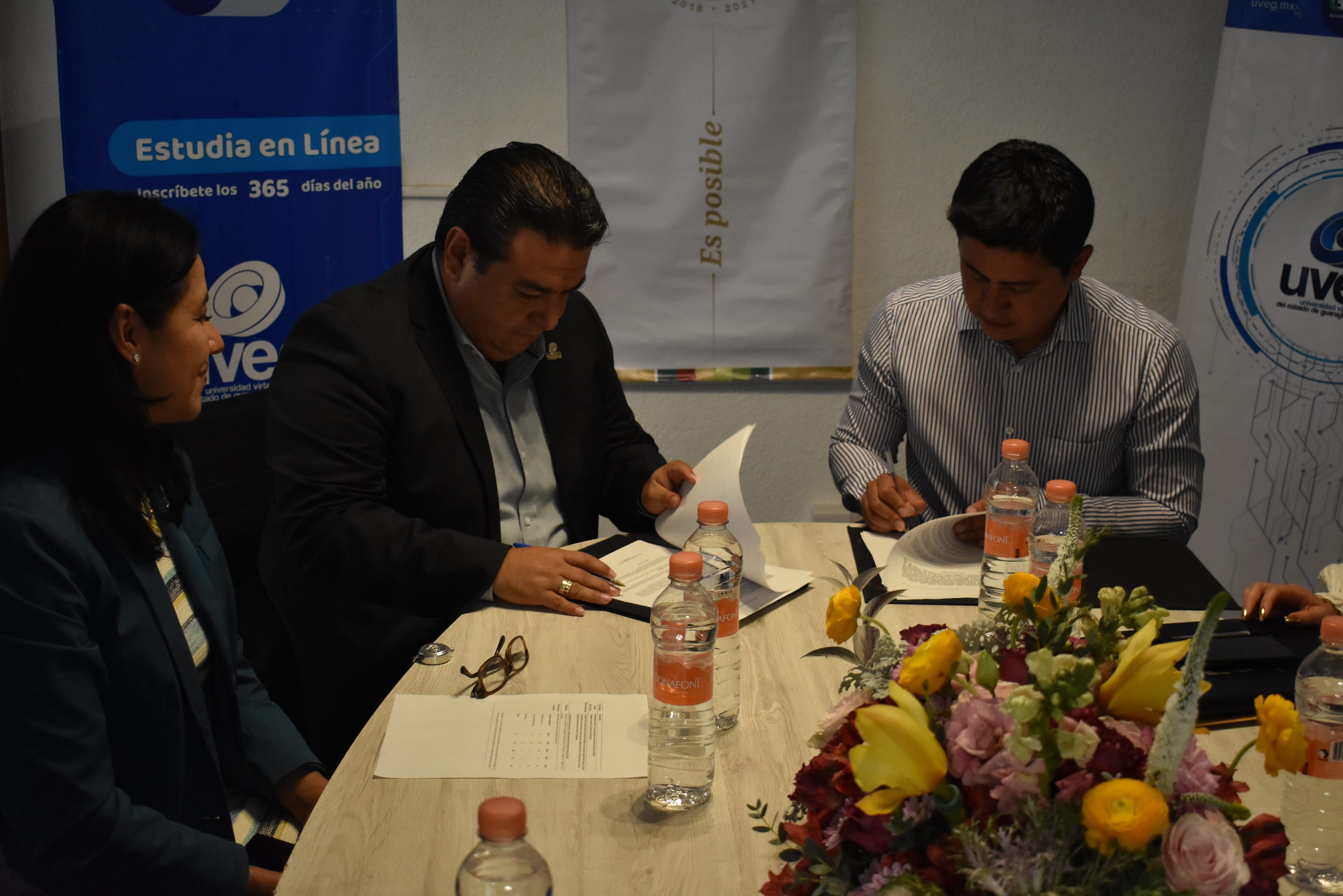 Municipio de Manuel Doblado firma convenio con la UVEG