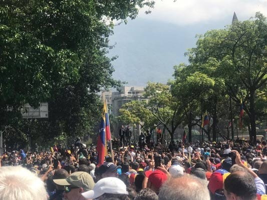 Guaidó llama a venezolanos a salir a las calles a recuperar la libertad