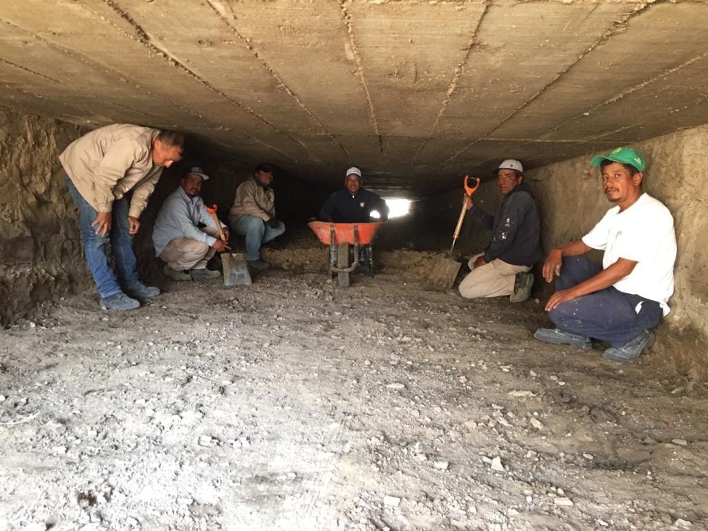 Brindan seguridad a vecinos del Acapulquito con limpieza y desazolve