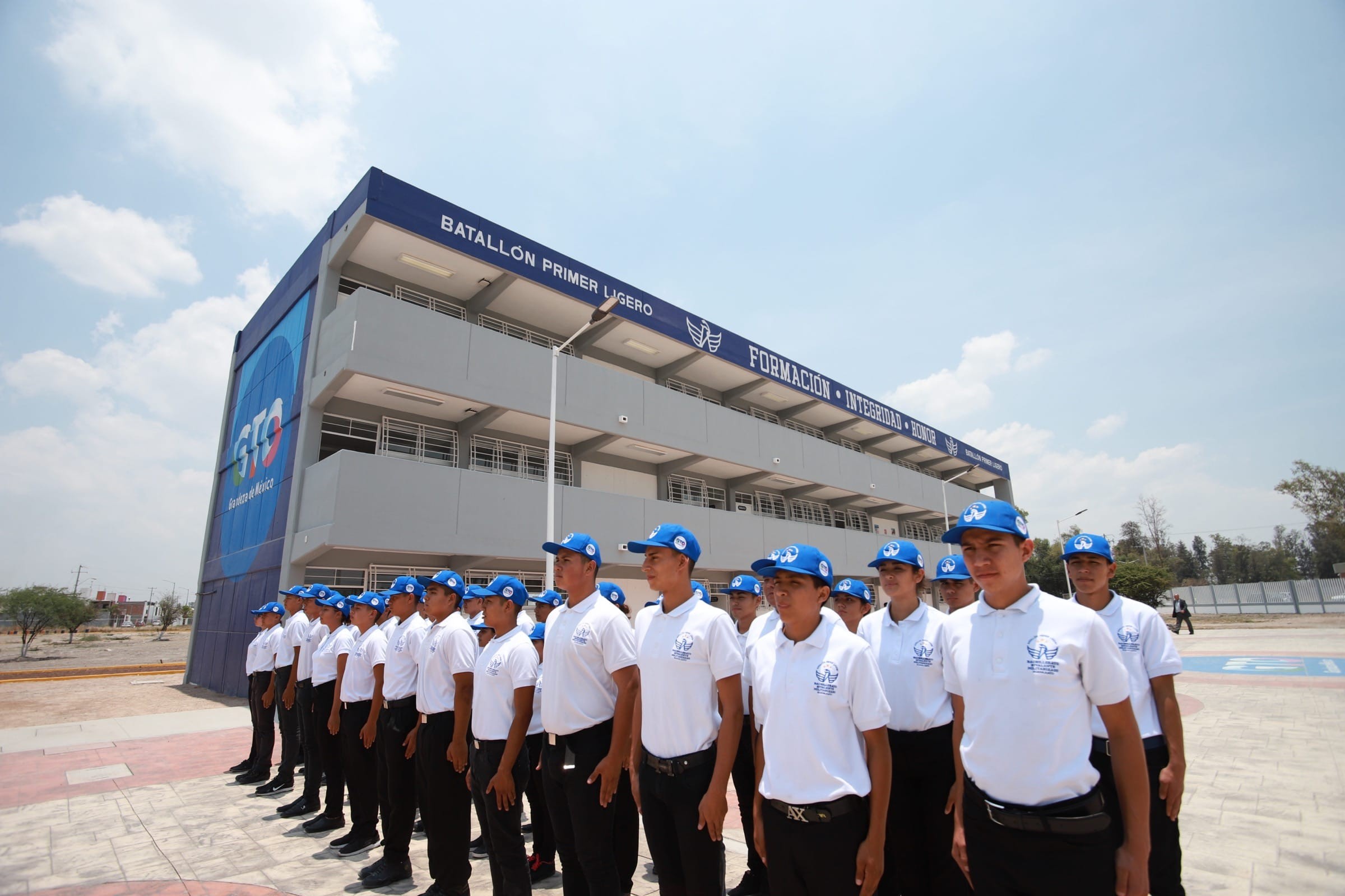 Se forma una nueva generación de jóvenes en los Bachilleratos Militarizados: Gobernador