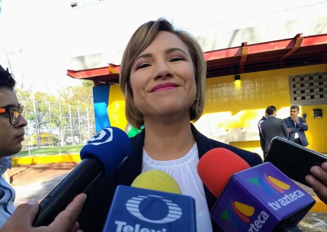 Aviva directora de la Academia dudas sobre aprobación de exámenes