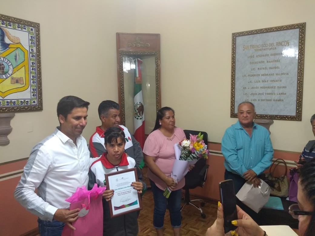 Premia municipio de SFR a deportistas