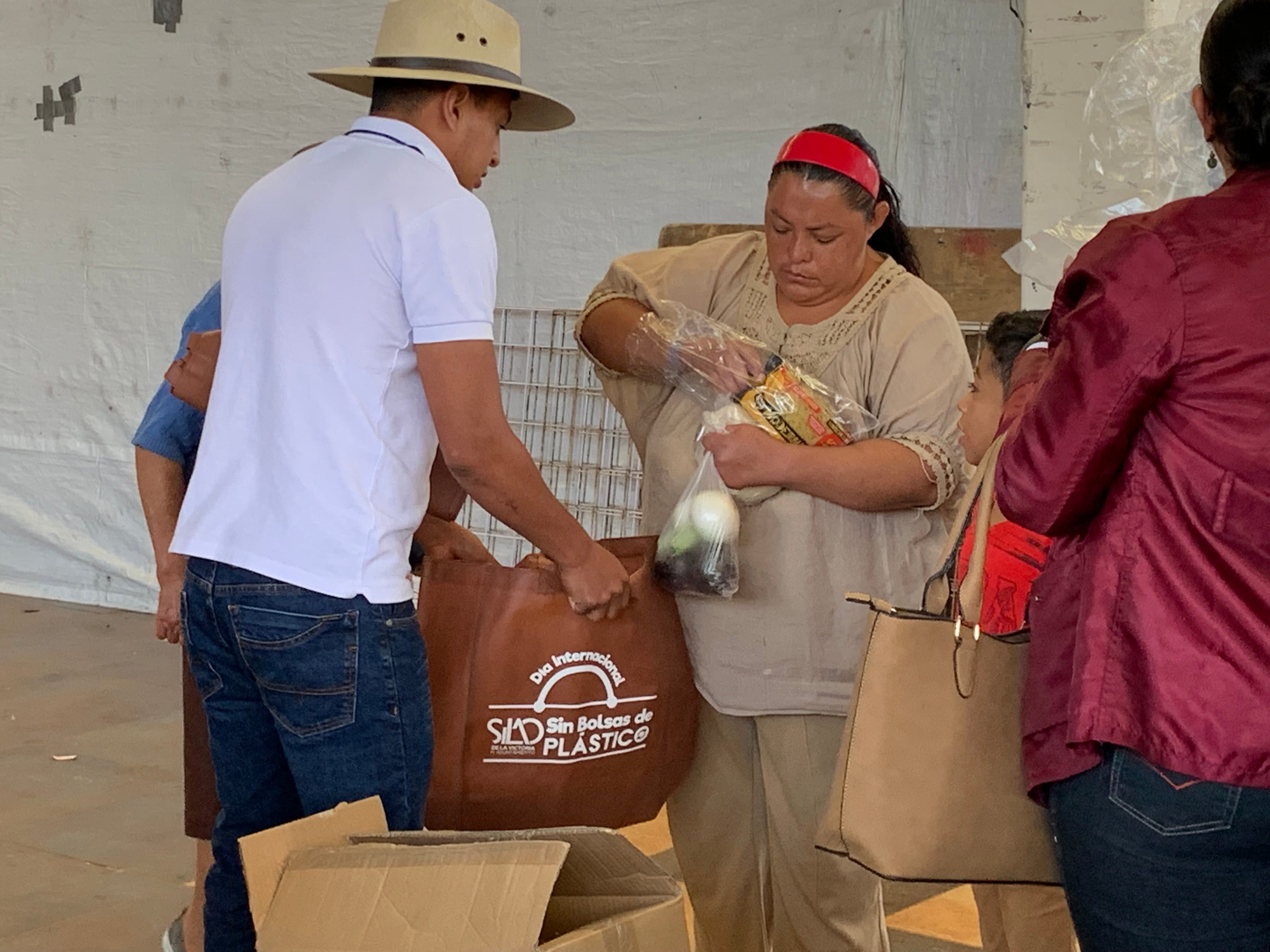 Silao fomenta uso de bolsas de tela para evitar las de plástico