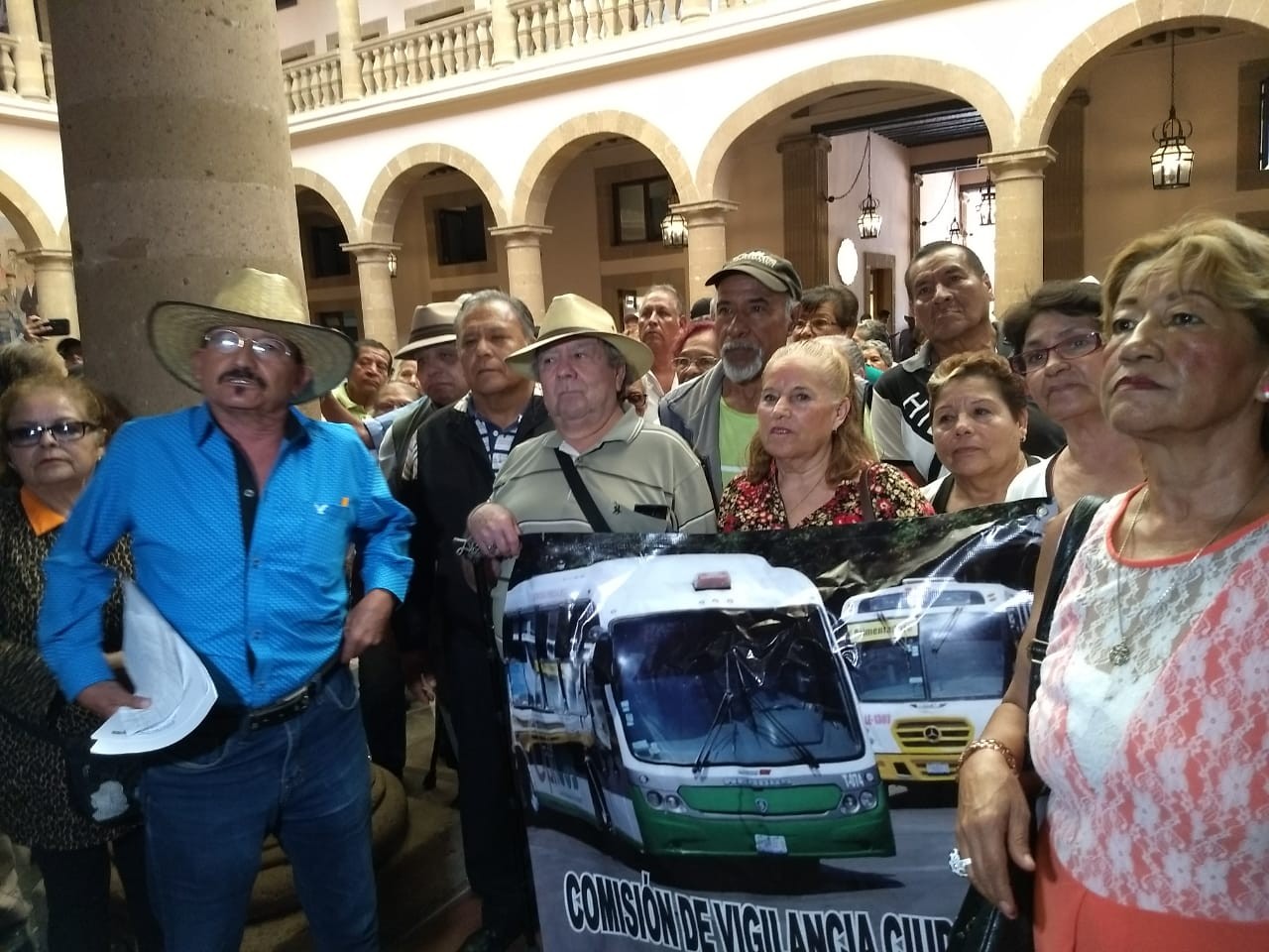 Adultos mayores crearían comisión de vigilancia de transporte público