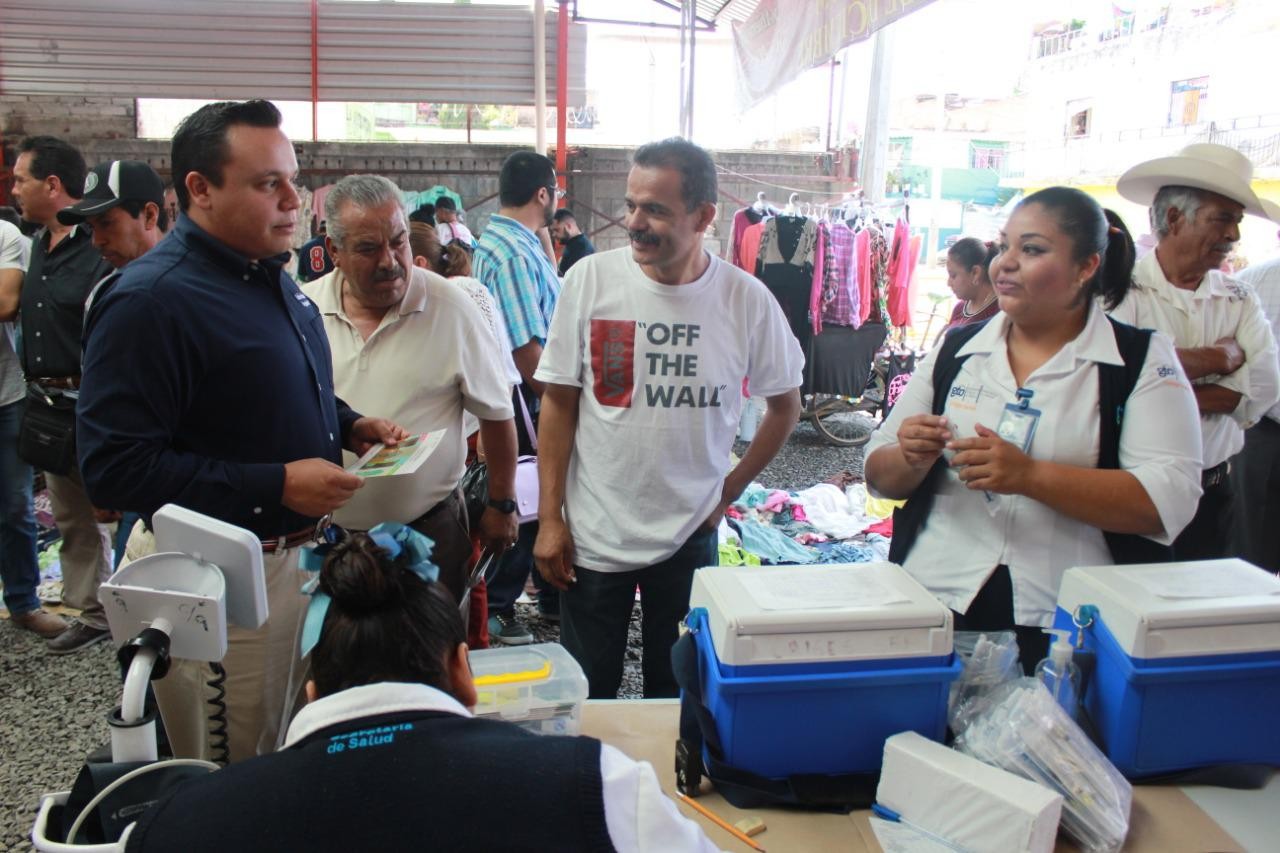 Acercan servicios de salud a macrotianguis