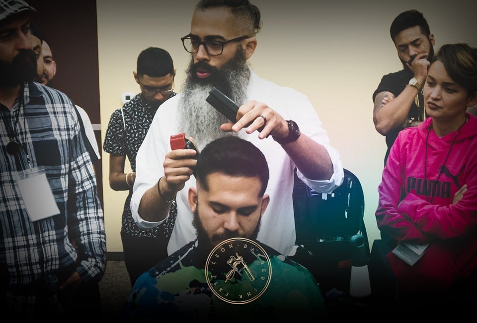 Capacitan a barberos en el Barber Ink Fest