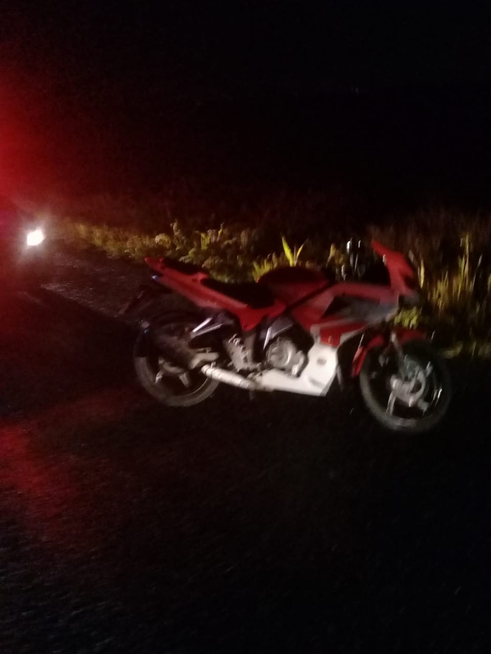 Quedan heridas en accidente cuatro personas que viajaban en una moto y no usaban casco