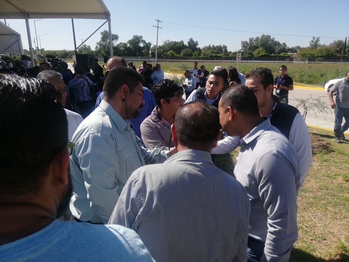 Exigen taxistas de la línea Gómez Morín “cancha pareja“ en asignación de sitio en HGL