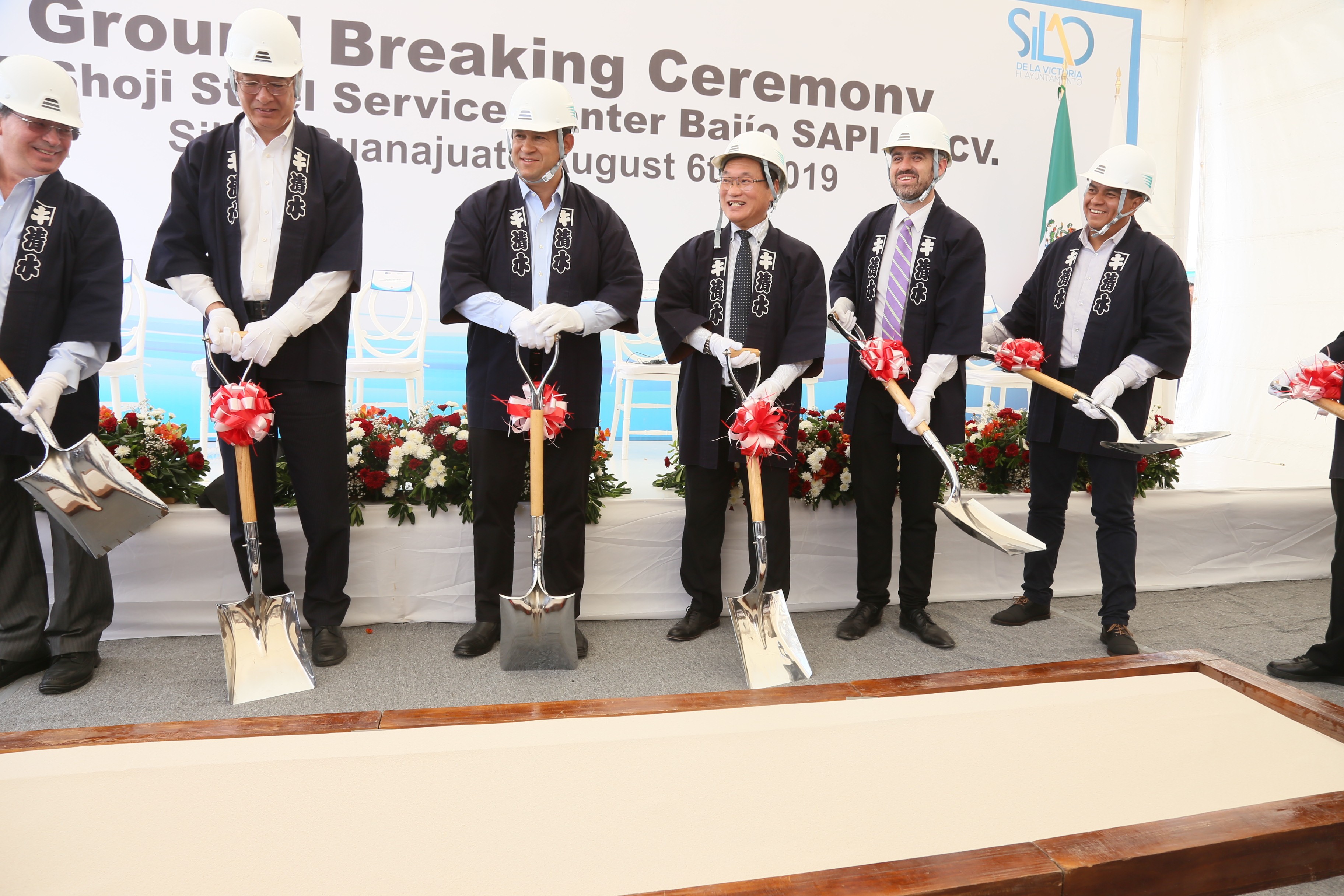 Colocan primera piedra de JFE Shoji Steel Center Bajío