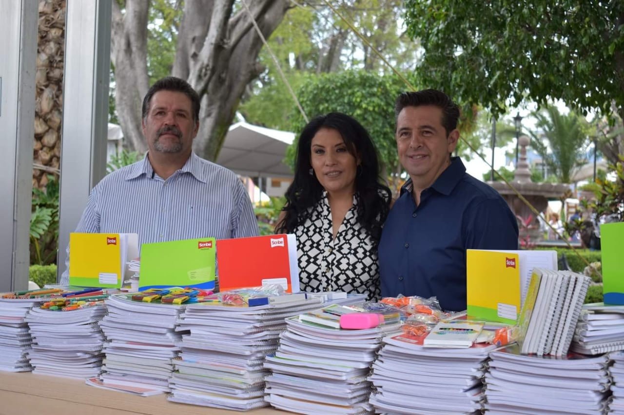 Cumplen reto de regreso a clases con artículos escolares