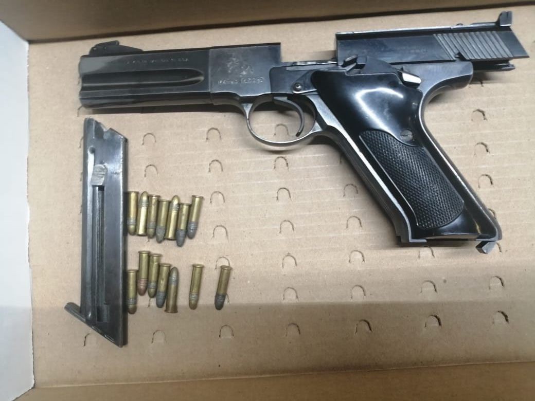 Detienen a cinco con armas de fuego