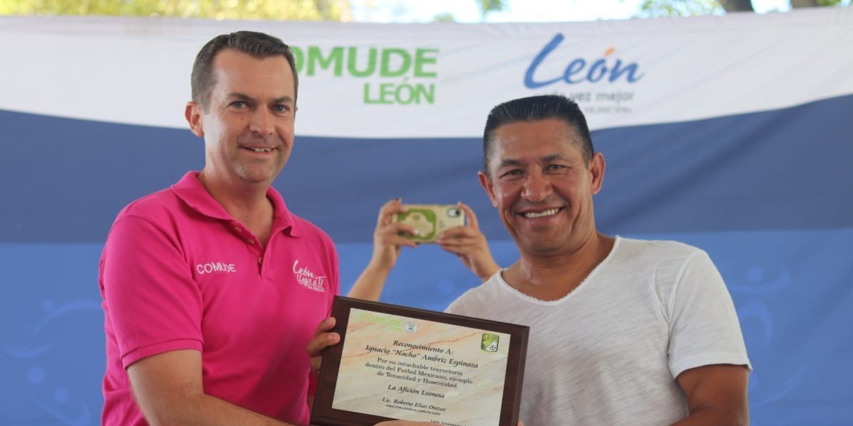 Nacho Ambriz da plática a 500 niños