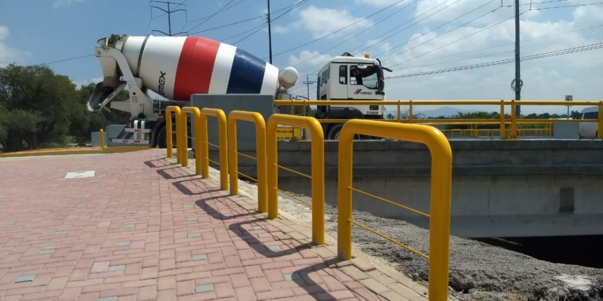 Entregan puentes en Tajo de Santa Ana 