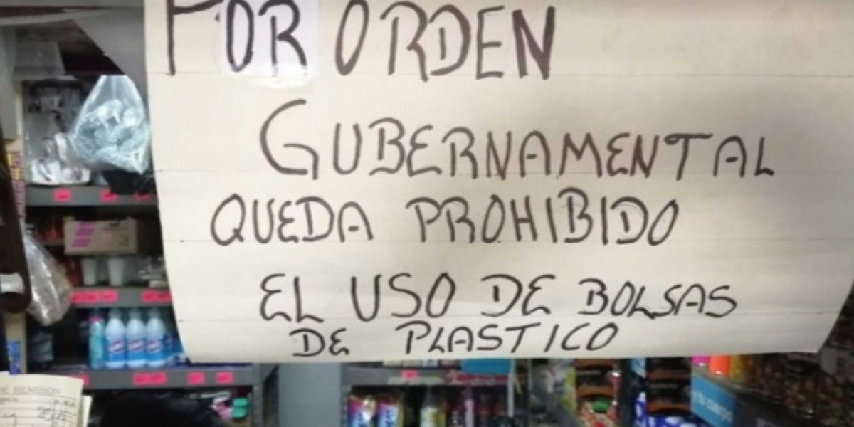 ¡Multa de hasta 250 mil pesos por usar bolsas y popotes de plástico!