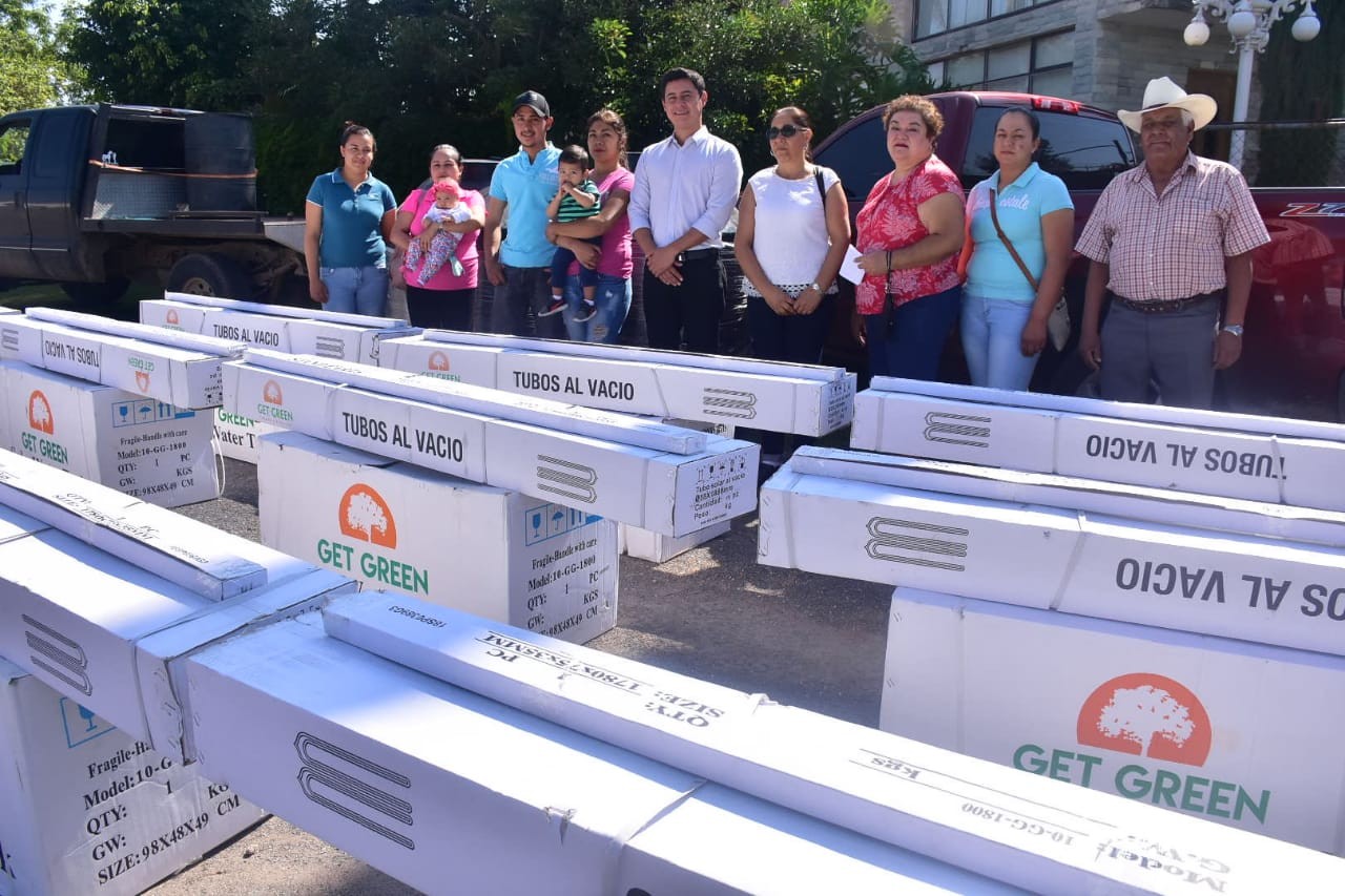 Entregan apoyos a comunidades de Manuel Doblado