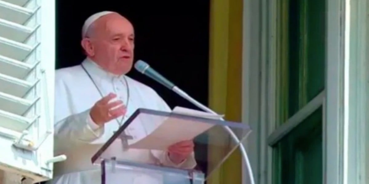 Papa queda atrapado en elevador, lo rescatan Bomberos