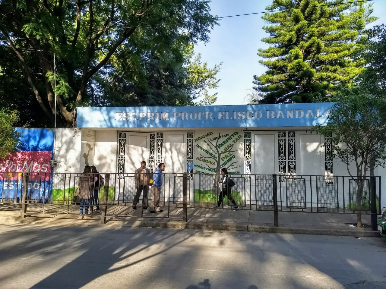 Responsabilizan a padres de familia por suciedad en escuela