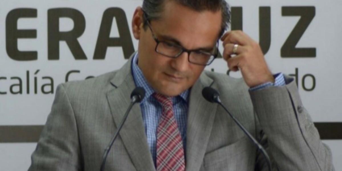 Diputados morenistas separan de su cargo al fiscal de Veracruz