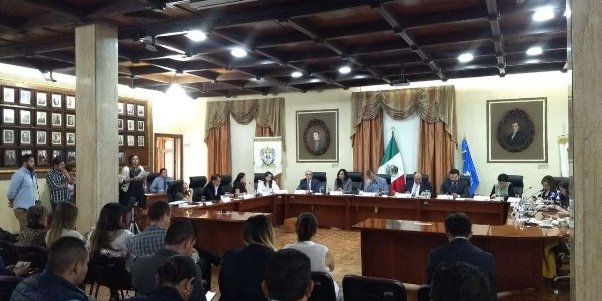 Tachan de falsa austeridad al Municipio, regidoras cuestionan compra de camionetas caras