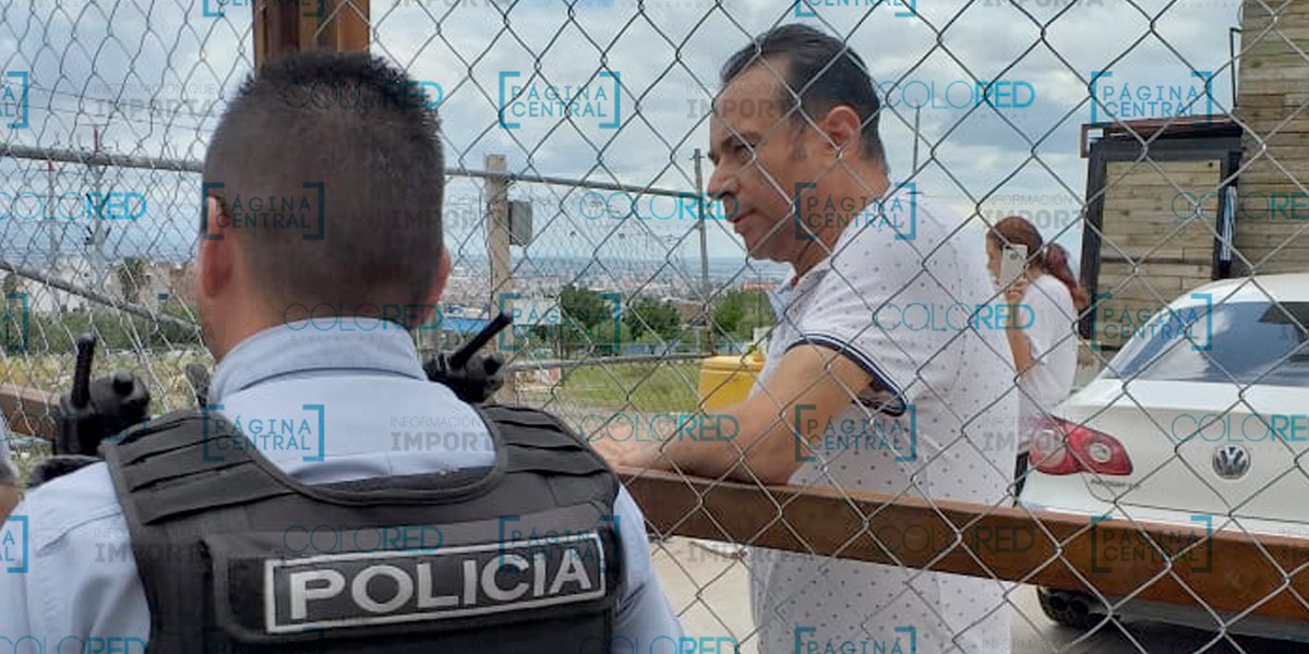 Exdiputado Guillermo Romo dispara a vehículo