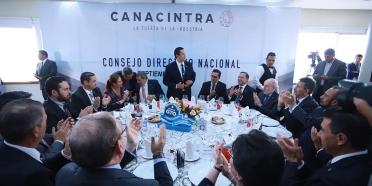 Respaldan 76 representaciones de Canacintra del país al gobernador Diego Sinhue