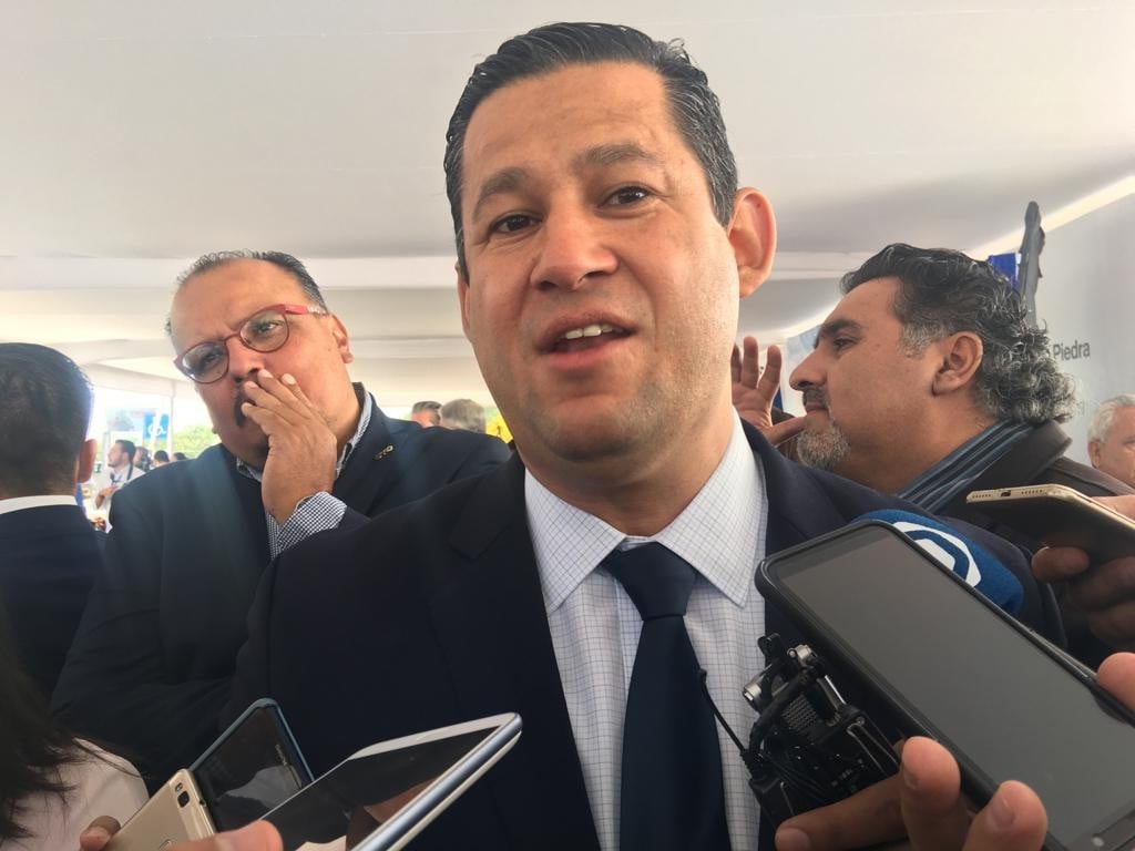 Reta gobernador a senadores de Morena a desaparecer poderes en Guanajuato