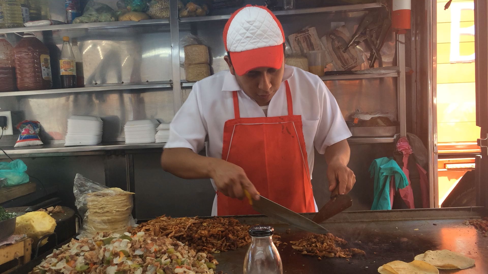 ¡Con los tacos no! Proponen impuesto a tacos y elotes