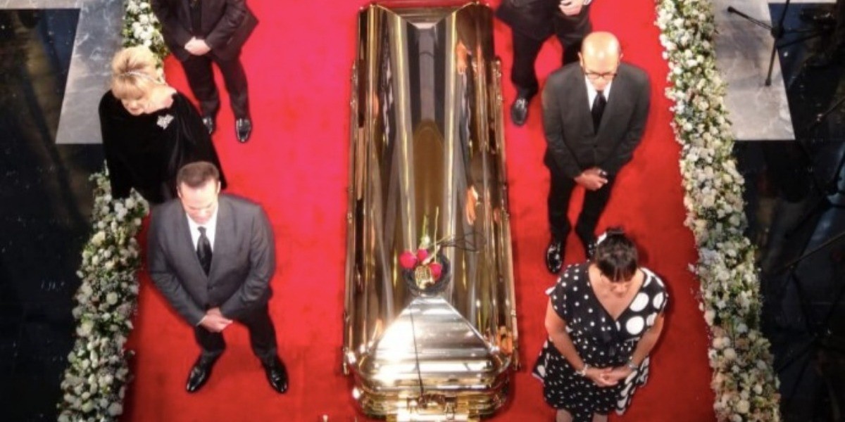 Despiden fans, familiares y amigos a José José en Bellas Artes