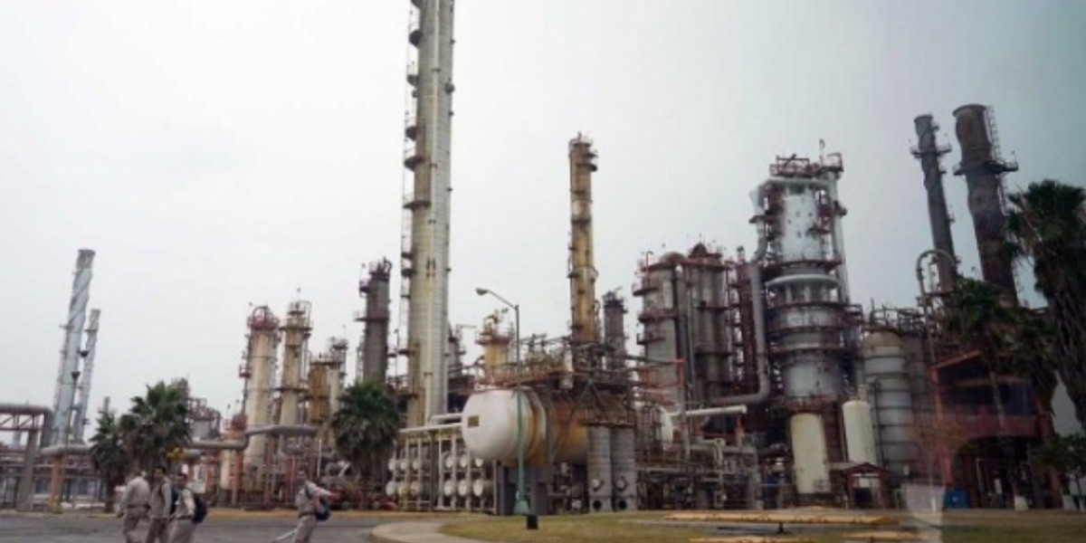 Asegura Hacienda que Pemex logró reducción histórica de deuda