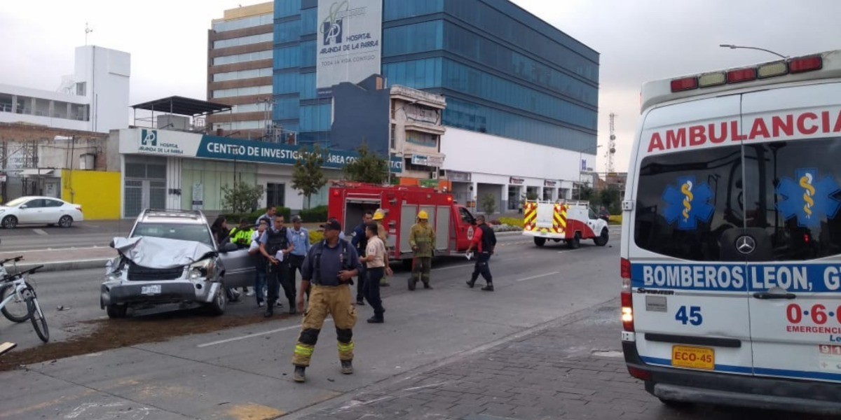 Deja semaforazo en el Centro cinco lesionados