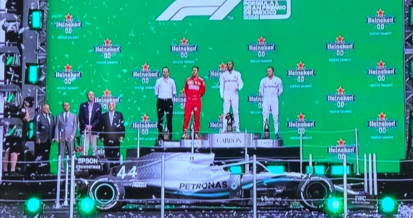 Su real majestad, Lewis Hamilton, se lleva el Gran Premio de México