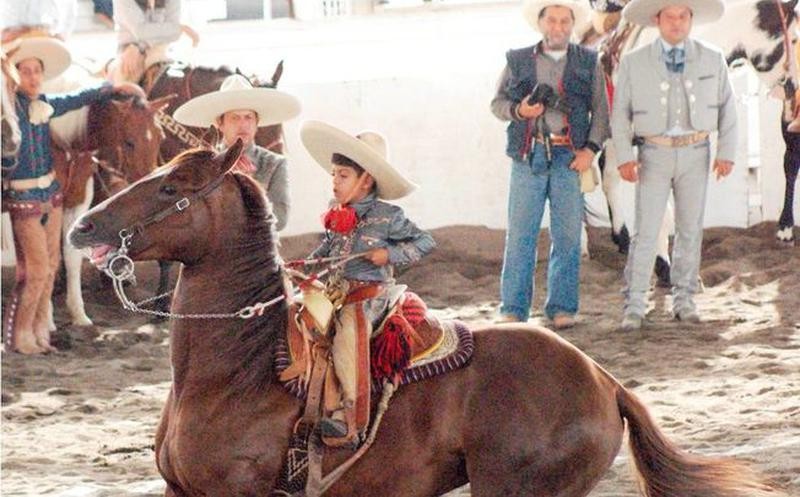 Buscan contrarrestar adicciones en zona rural con charrería