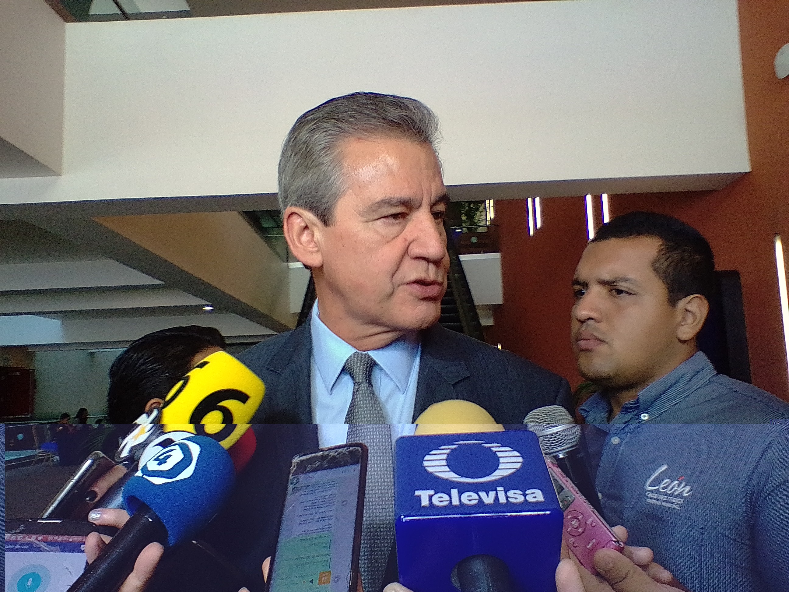 Recula León; aprietan cinturón a reestructura administrativa