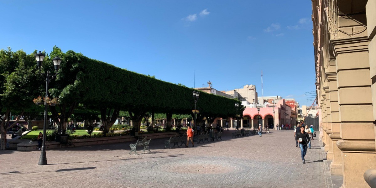 Trabajan a escondidas en negocios por temor a cobro de piso