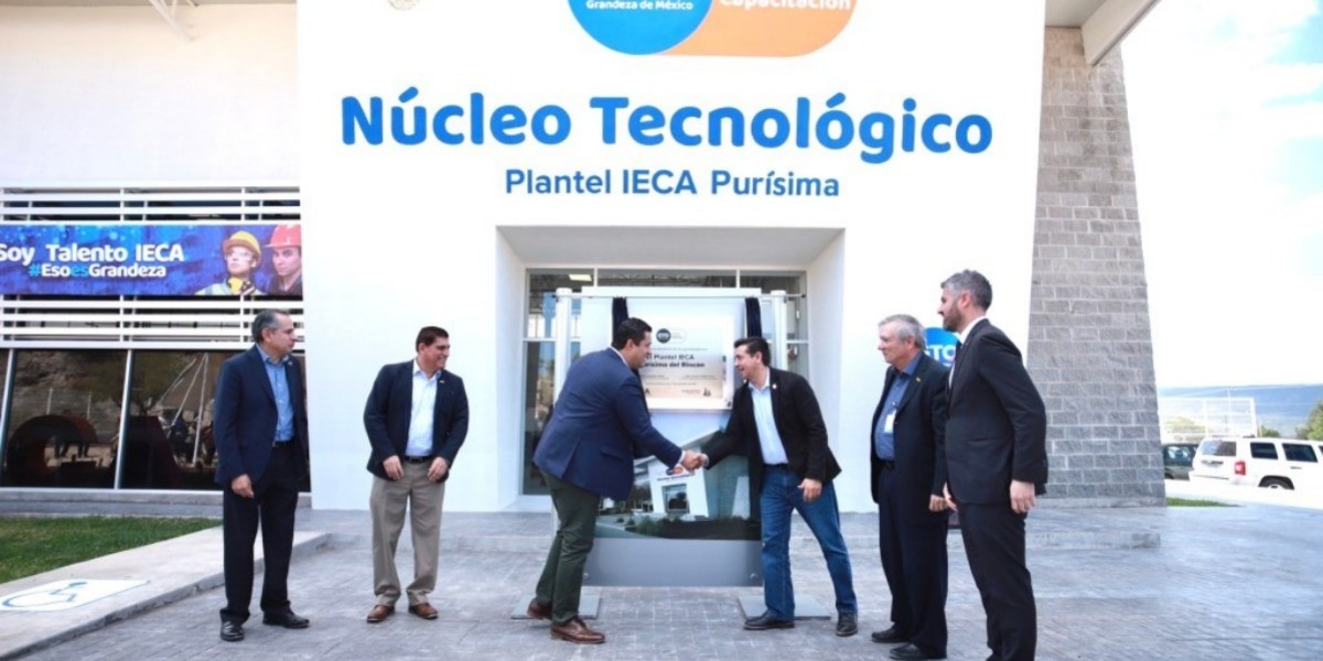 Se compromete Diego Sinhue a rehabilitar carretera El Maguey-Manuel Doblado