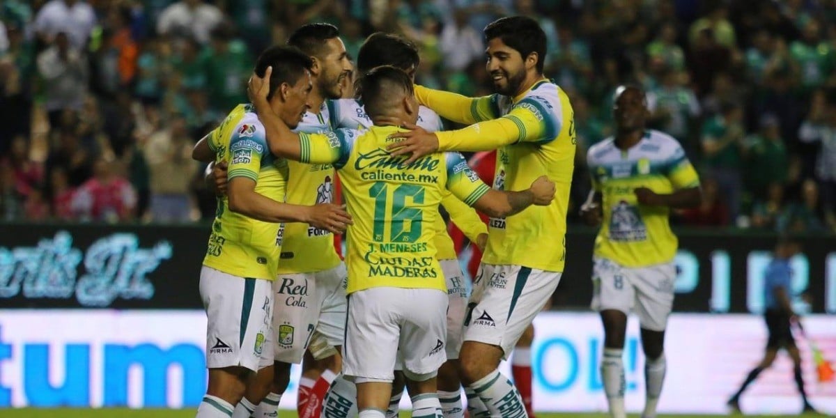 León golea a Toluca y asegura liguilla
