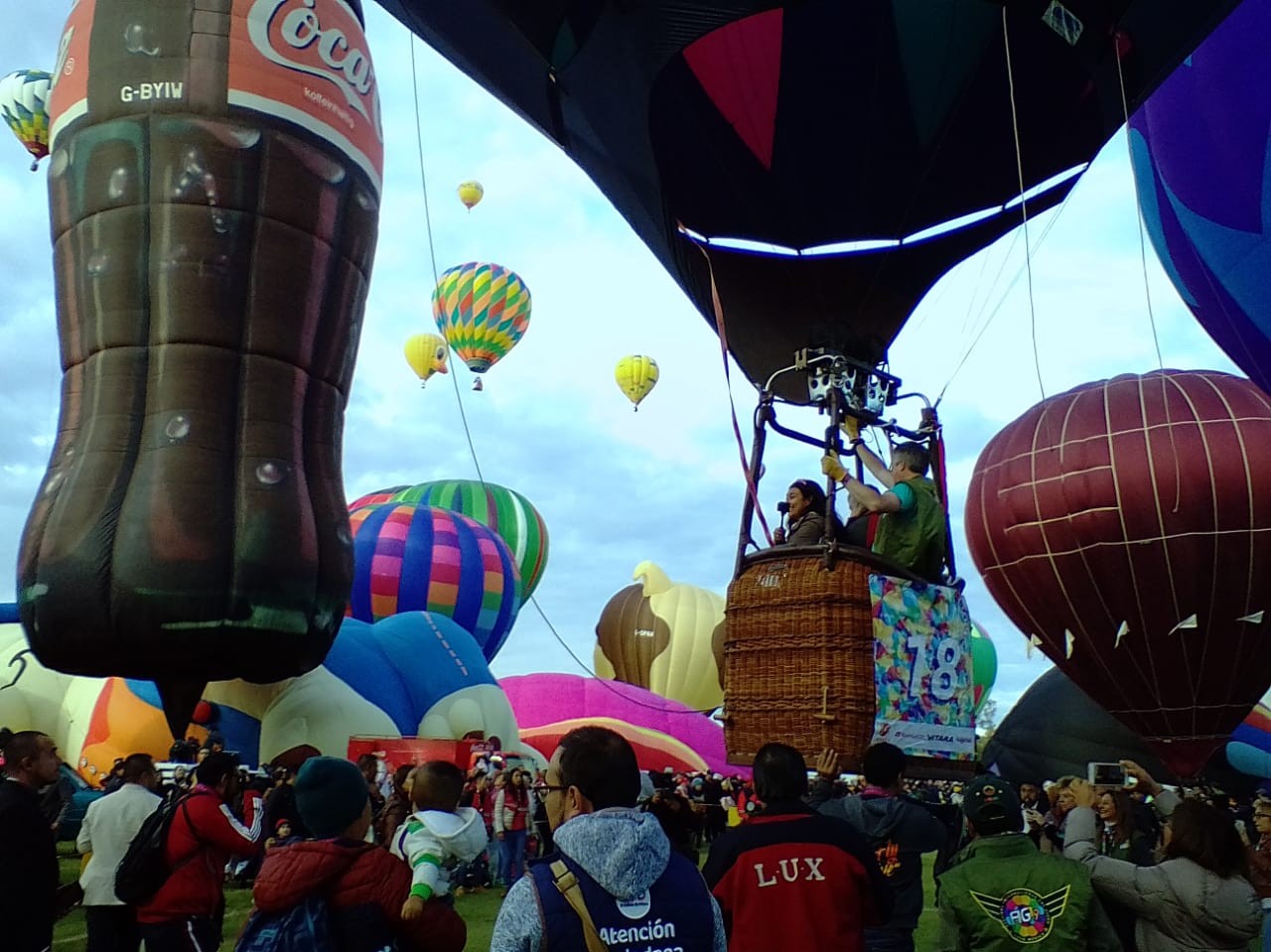 Pilotos del FIG devuelven sonrisas a una ciudad golpeada