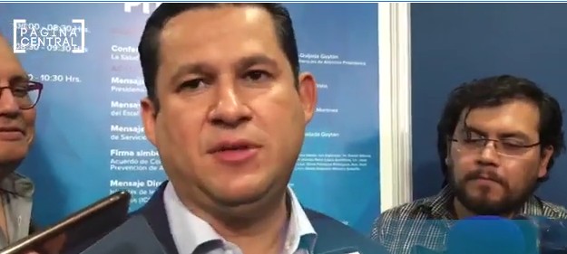 Gobernador urgió a legisladores locales a aprobar línea de crédito