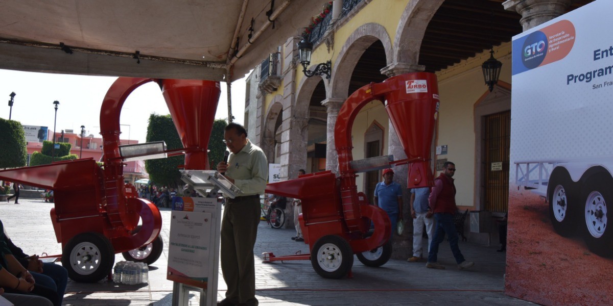 Entregan apoyos a ganaderos francorrinconenses