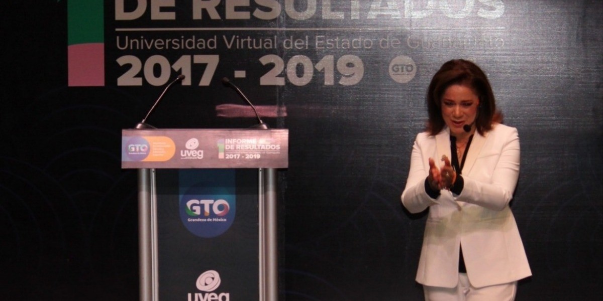 Rinden rectora de la UVEG primer informe de actividades