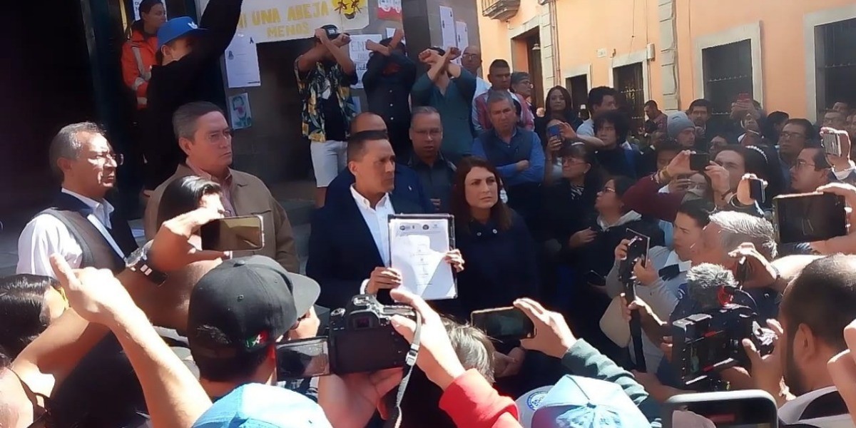 Se disculpa rector general de la UG